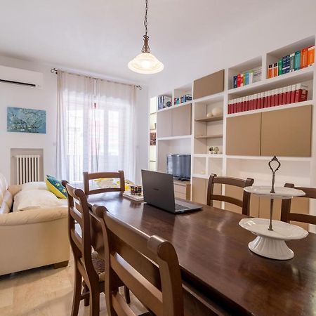 Universita & Stazione Airy Apartment With Parking Bari Kültér fotó