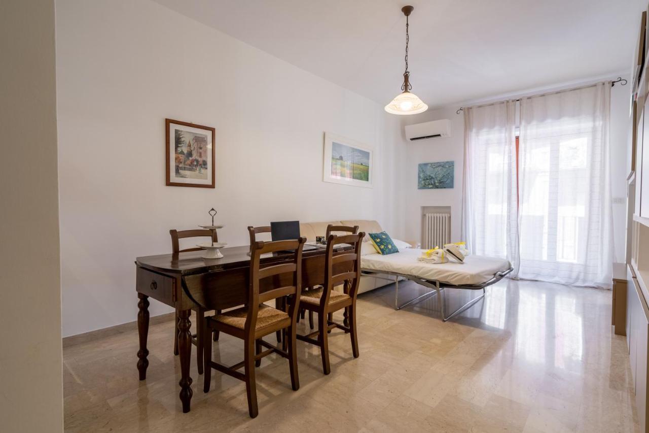 Universita & Stazione Airy Apartment With Parking Bari Kültér fotó