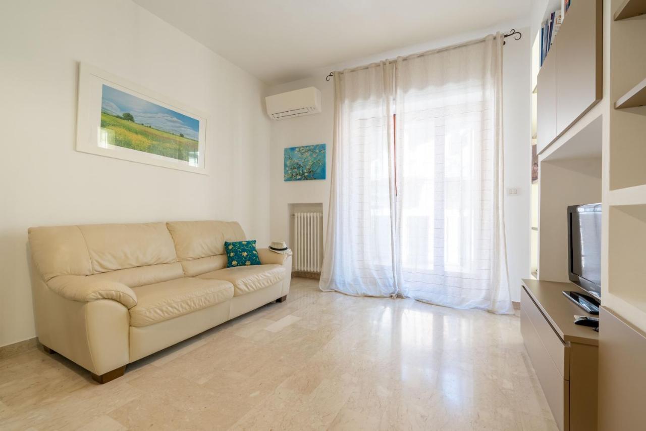 Universita & Stazione Airy Apartment With Parking Bari Kültér fotó