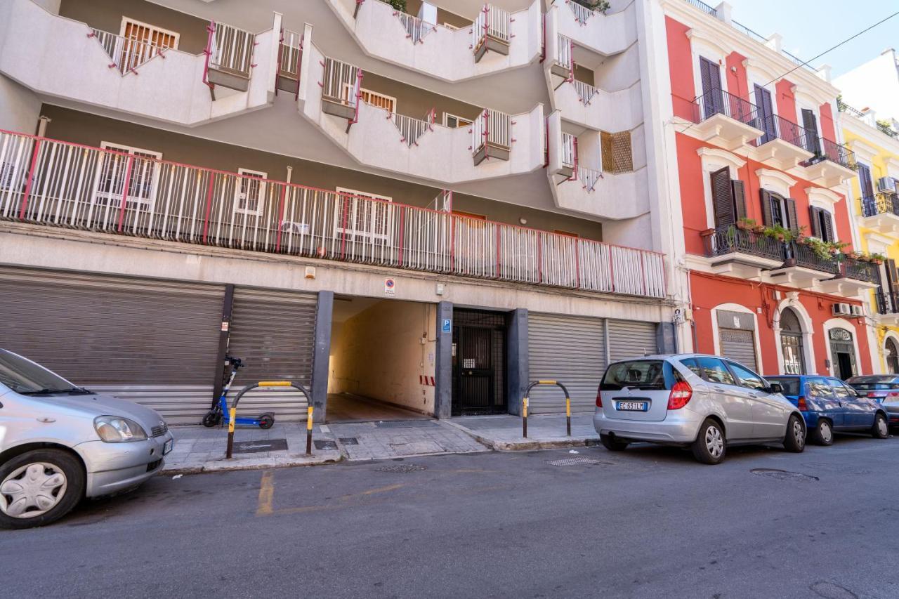 Universita & Stazione Airy Apartment With Parking Bari Kültér fotó