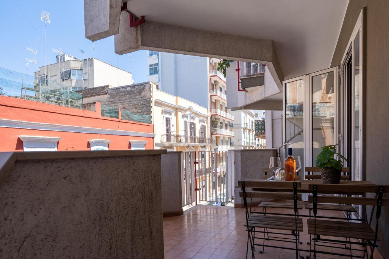 Universita & Stazione Airy Apartment With Parking Bari Kültér fotó