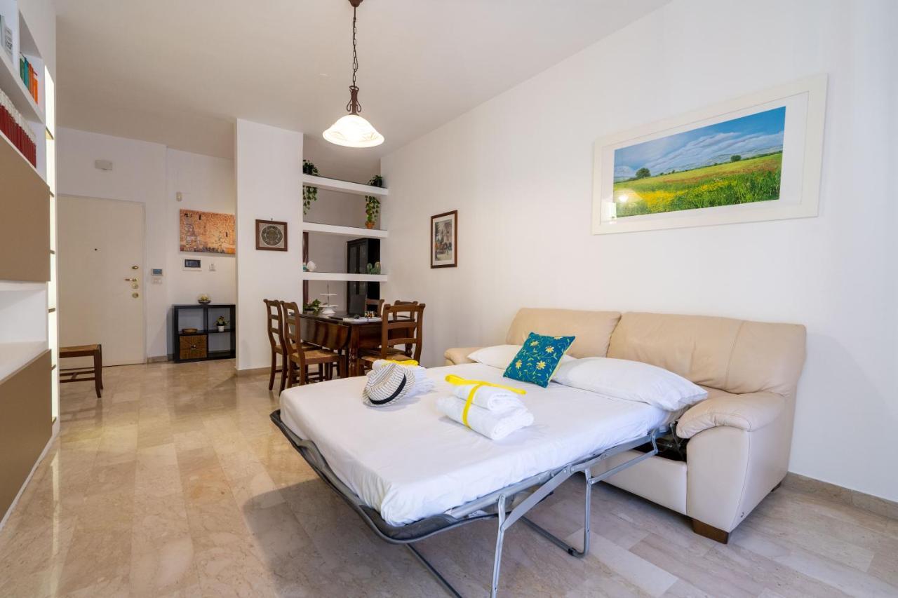 Universita & Stazione Airy Apartment With Parking Bari Kültér fotó